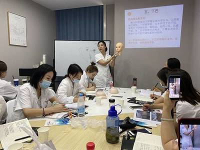 國(guó)內(nèi)較專(zhuān)業(yè)的注射美容速成班職業(yè)學(xué)校要多少錢(qián)?